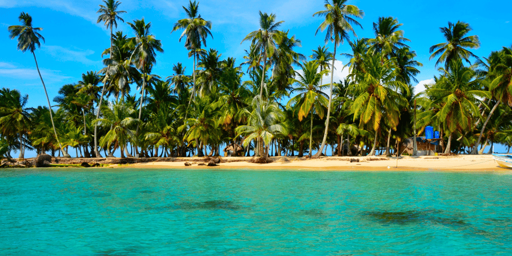 San Blas Islands Panama: Crystal Clear Waters & White Sandy Beaches.