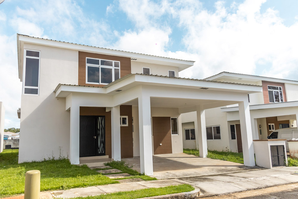 Costa Verde in Panama - Schools, healthcare, shopping, bars, and more.